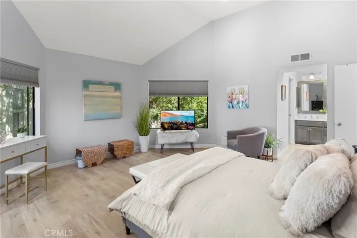 152 N Singingwood, Orange, California 92869