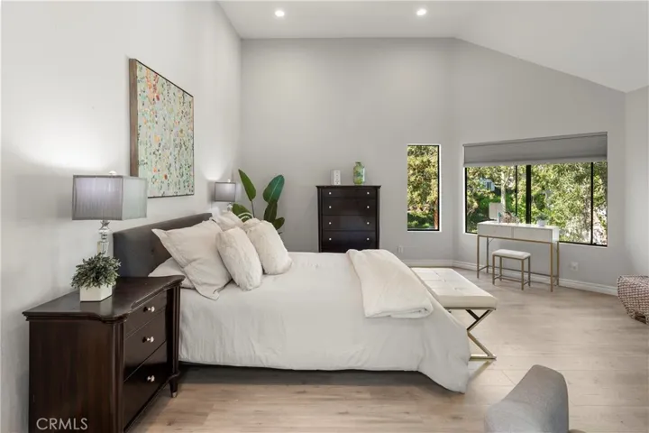 152 N Singingwood, Orange, California 92869