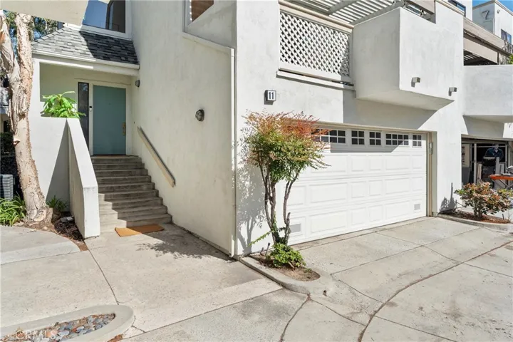 152 N Singingwood, Orange, California 92869