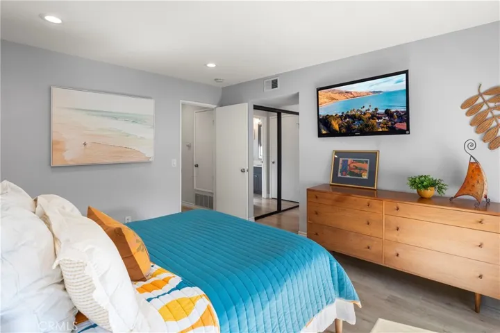 152 N Singingwood, Orange, California 92869