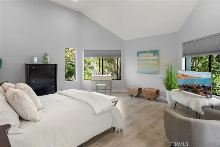 152 N Singingwood, Orange, California 92869
