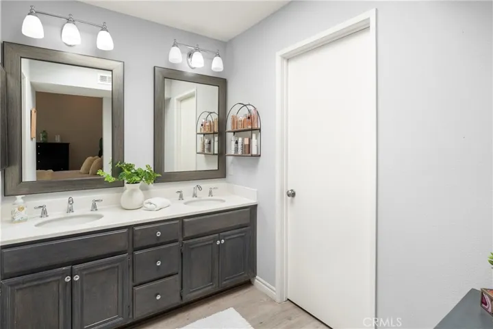 152 N Singingwood, Orange, California 92869