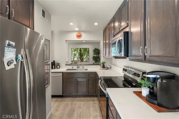152 N Singingwood, Orange, California 92869