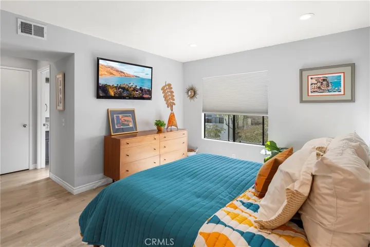 152 N Singingwood, Orange, California 92869