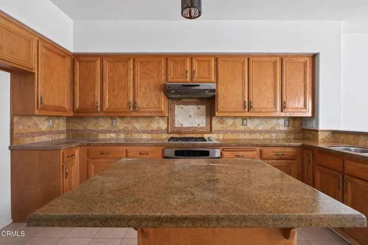 17-web-or-mls-Upmarket Media-263Cam043
