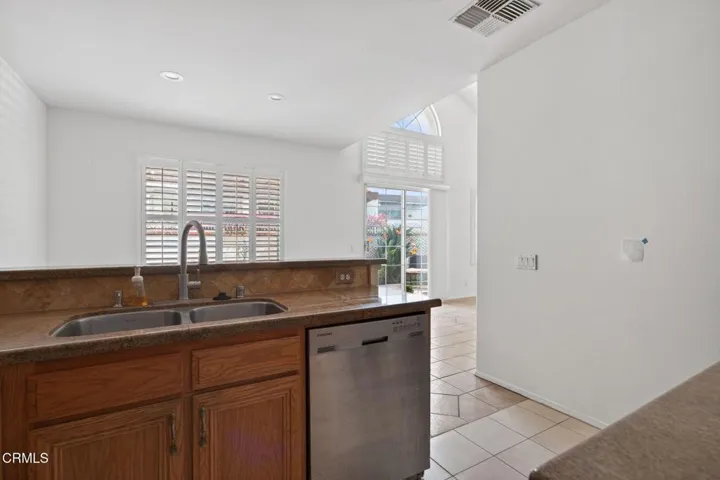 20-web-or-mls-Upmarket Media-263Cam052