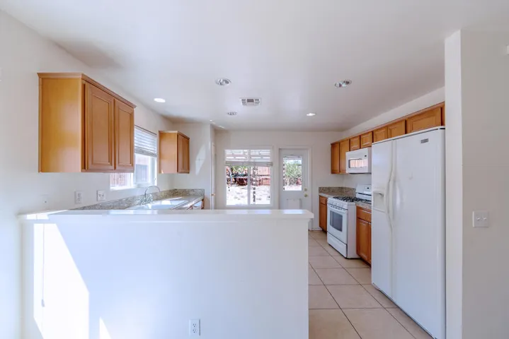 5154 SPLIT ROCK AVE 29 PALMS 19