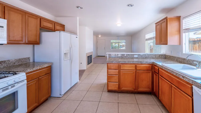 5154 SPLIT ROCK AVE 29 PALMS 16