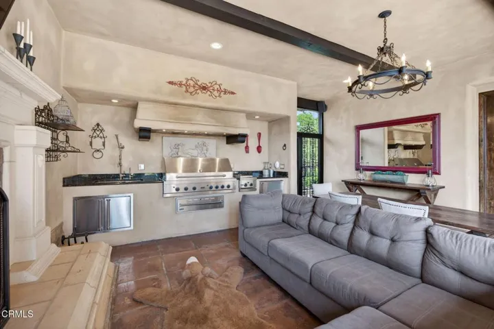 105-web-or-mls-Upmarketmedia_4689Nor-272