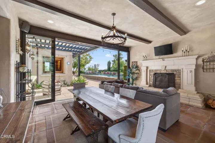 102-web-or-mls-Upmarketmedia_4689Nor-260