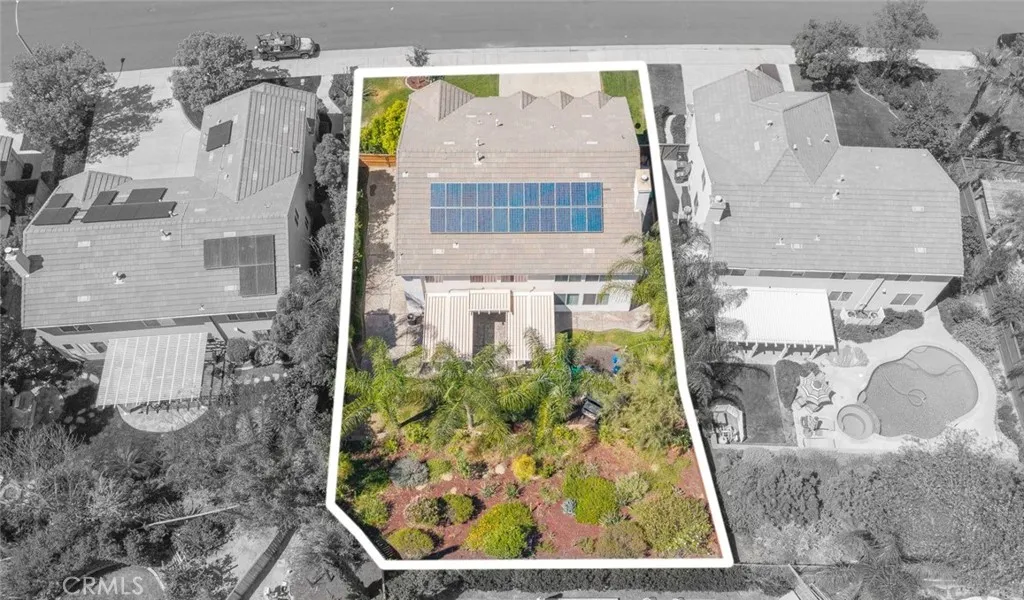 Landscaped well for privacy and good SoCal vibes.