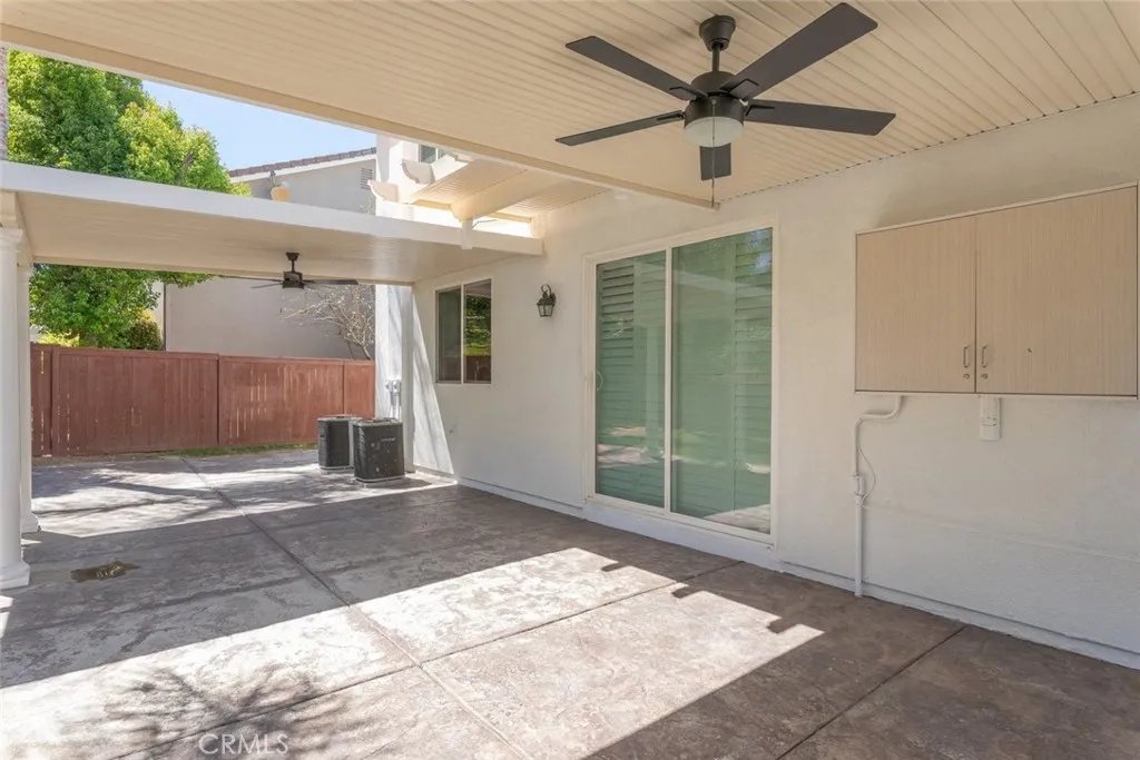 Covered patio w/ceiling fans.