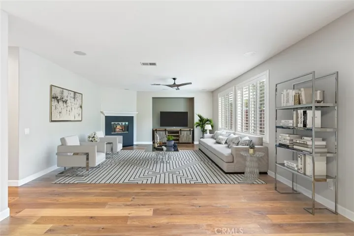 Virtual staging. Large family room