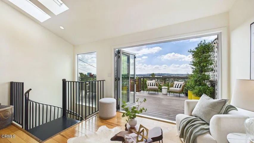 019_cam06413g6-pr0026-still018_891