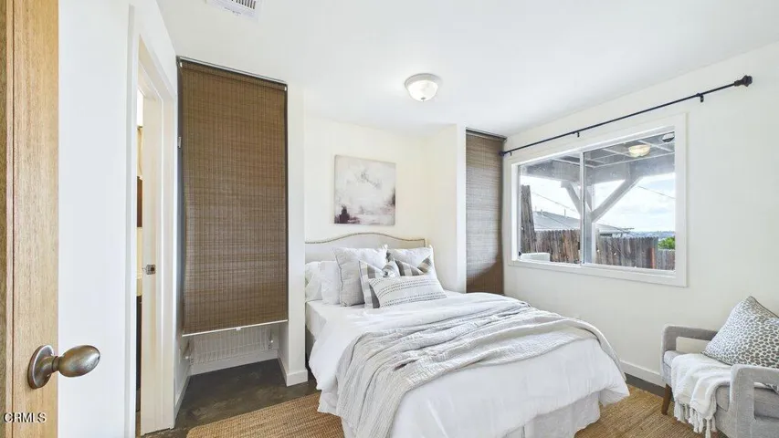 035_cam06413g6-pr0026-still034_375