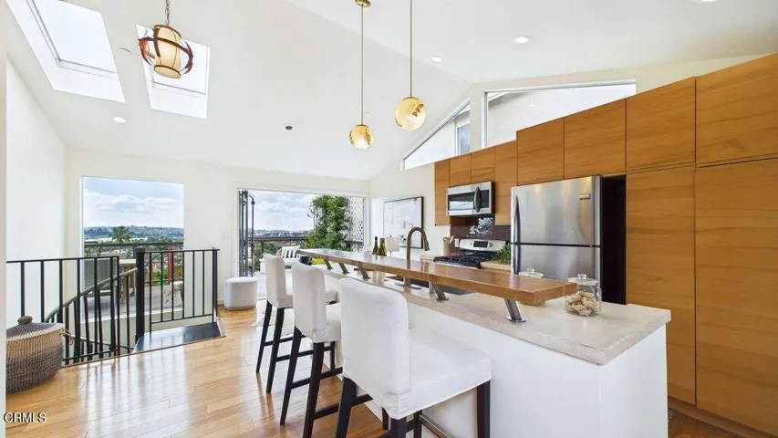 014_cam06413g6-pr0026-still013_133