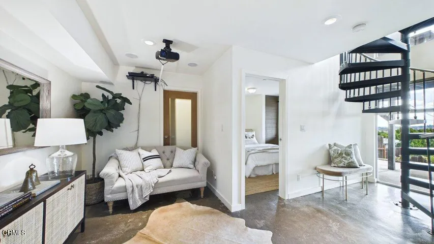 032_cam06413g6-pr0026-still031_290