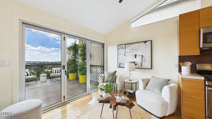 048_cam06413g6-pr0026-still046_890