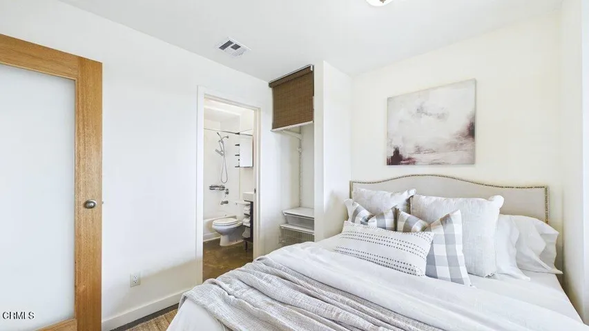 037_cam06413g6-pr0026-still036_655