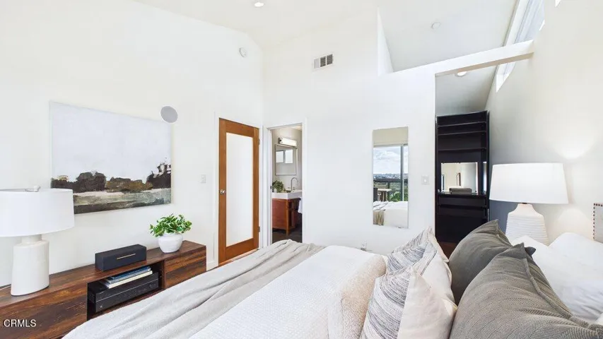 022_cam06413g6-pr0026-still021_167