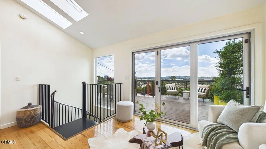 049_cam06413g6-pr0026-still047_13