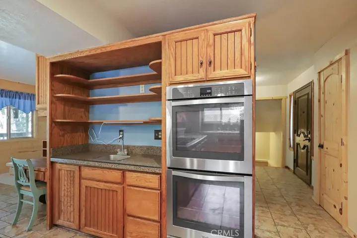 Shelve area kitchen