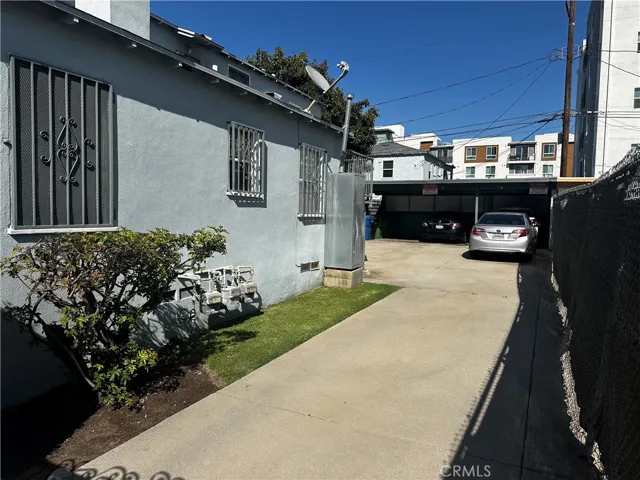 Driveway/Parking