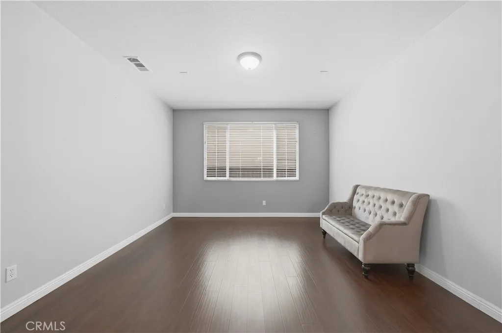 Den | Flex Room