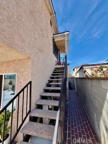 2nd unit upstairs entrance.