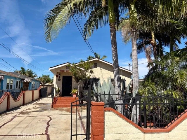 6121 Orchard Avenue, Huntington Park, California 90255
