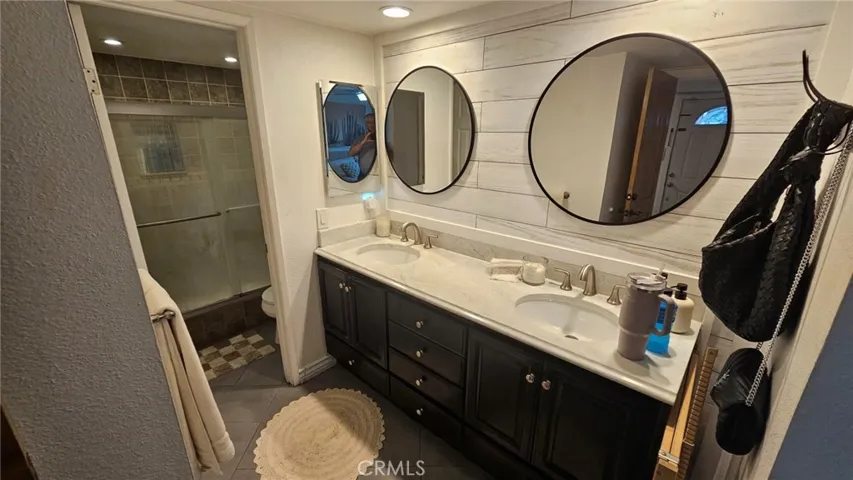 Master Vanity
