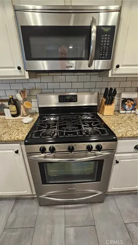 Gas Range 
& Microwave