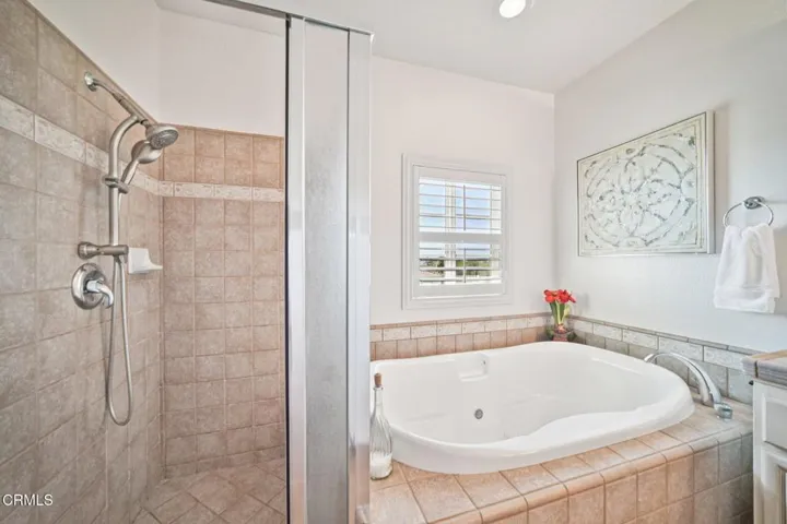34-web-or-mls-Bayside Cir-S0904-034