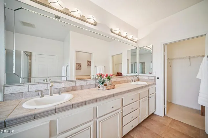 33-web-or-mls-Bayside Cir-S0904-033