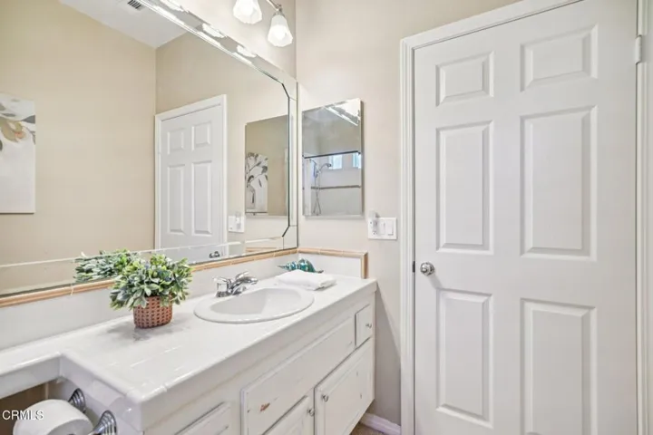 28-web-or-mls-Bayside Cir-S0904-028