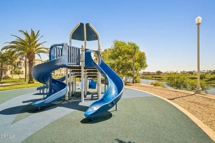 56-web-or-mls-Bayside Cir-0904-910