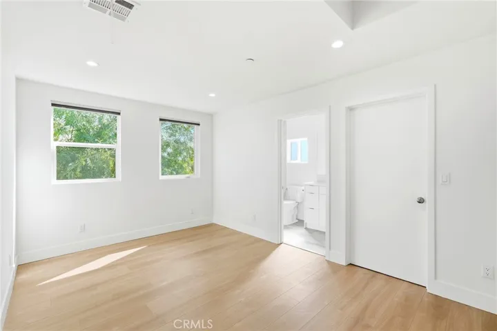 Also has walk in closet (not pictured)