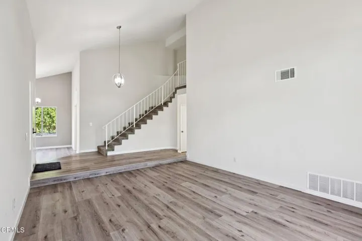 5-web-or-mls-Summerfield St-S0904-005