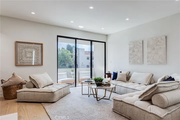 11919 Mayfield 2, Los Angeles, California 90049