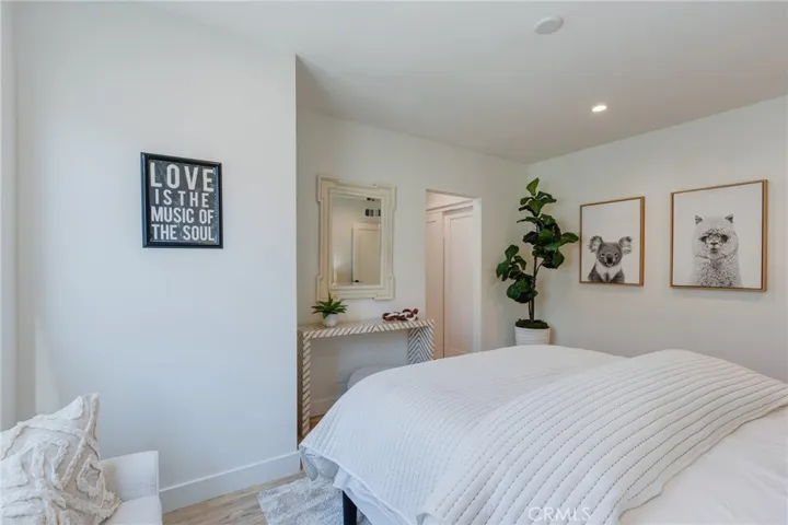 11919 Mayfield 2, Los Angeles, California 90049