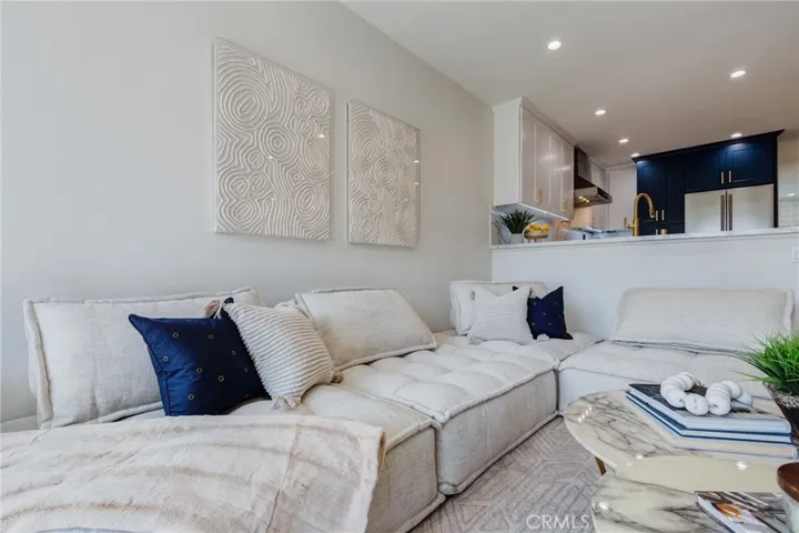 11919 Mayfield 2, Los Angeles, California 90049