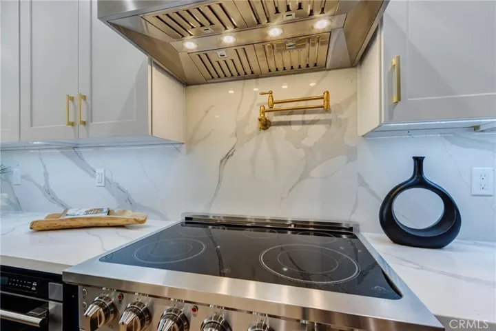 11919 Mayfield 2, Los Angeles, California 90049