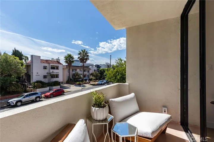 11919 Mayfield 2, Los Angeles, California 90049