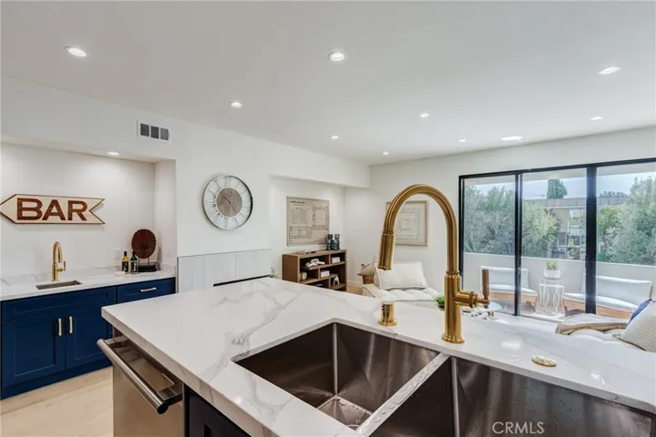 11919 Mayfield 2, Los Angeles, California 90049