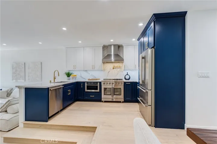 11919 Mayfield 2, Los Angeles, California 90049