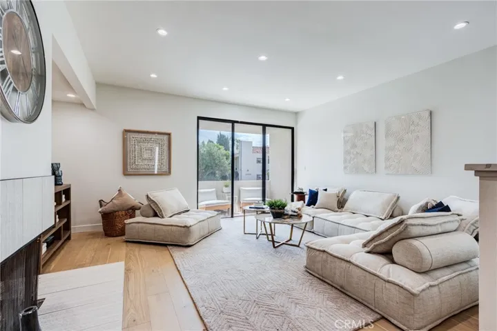 11919 Mayfield 2, Los Angeles, California 90049