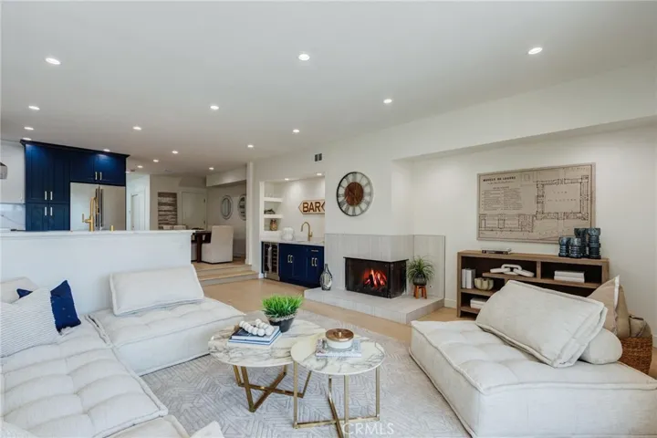 11919 Mayfield 2, Los Angeles, California 90049