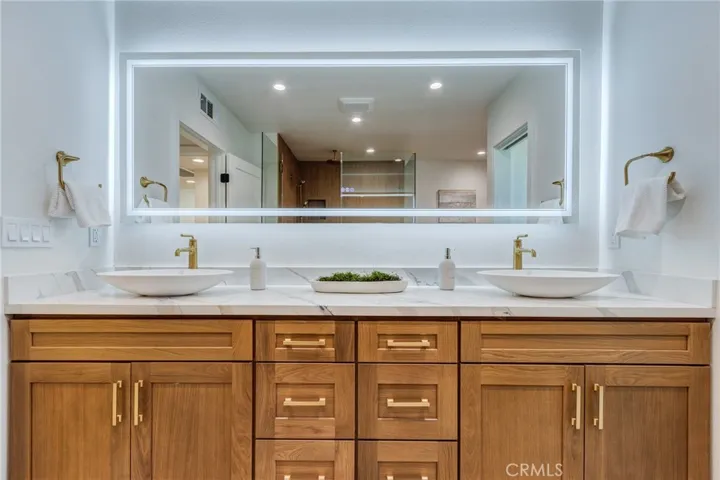 11919 Mayfield 2, Los Angeles, California 90049