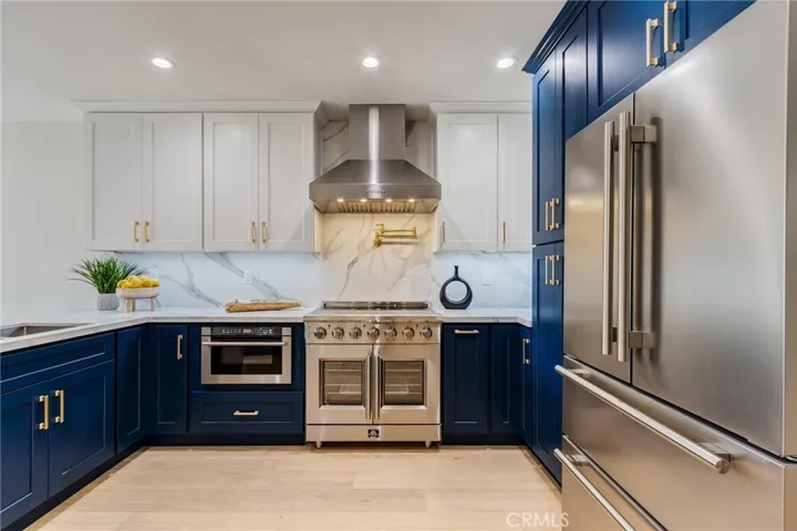 11919 Mayfield 2, Los Angeles, California 90049