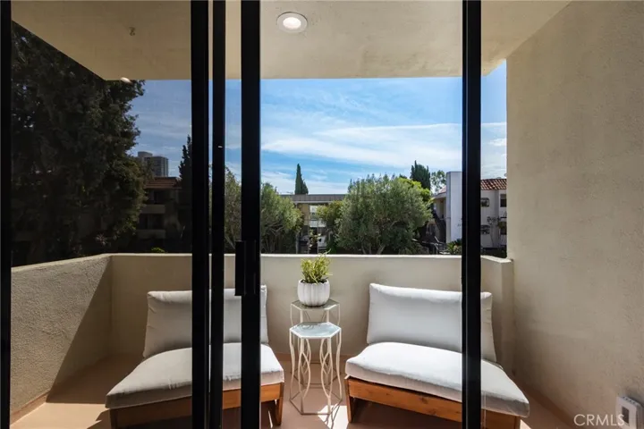11919 Mayfield 2, Los Angeles, California 90049